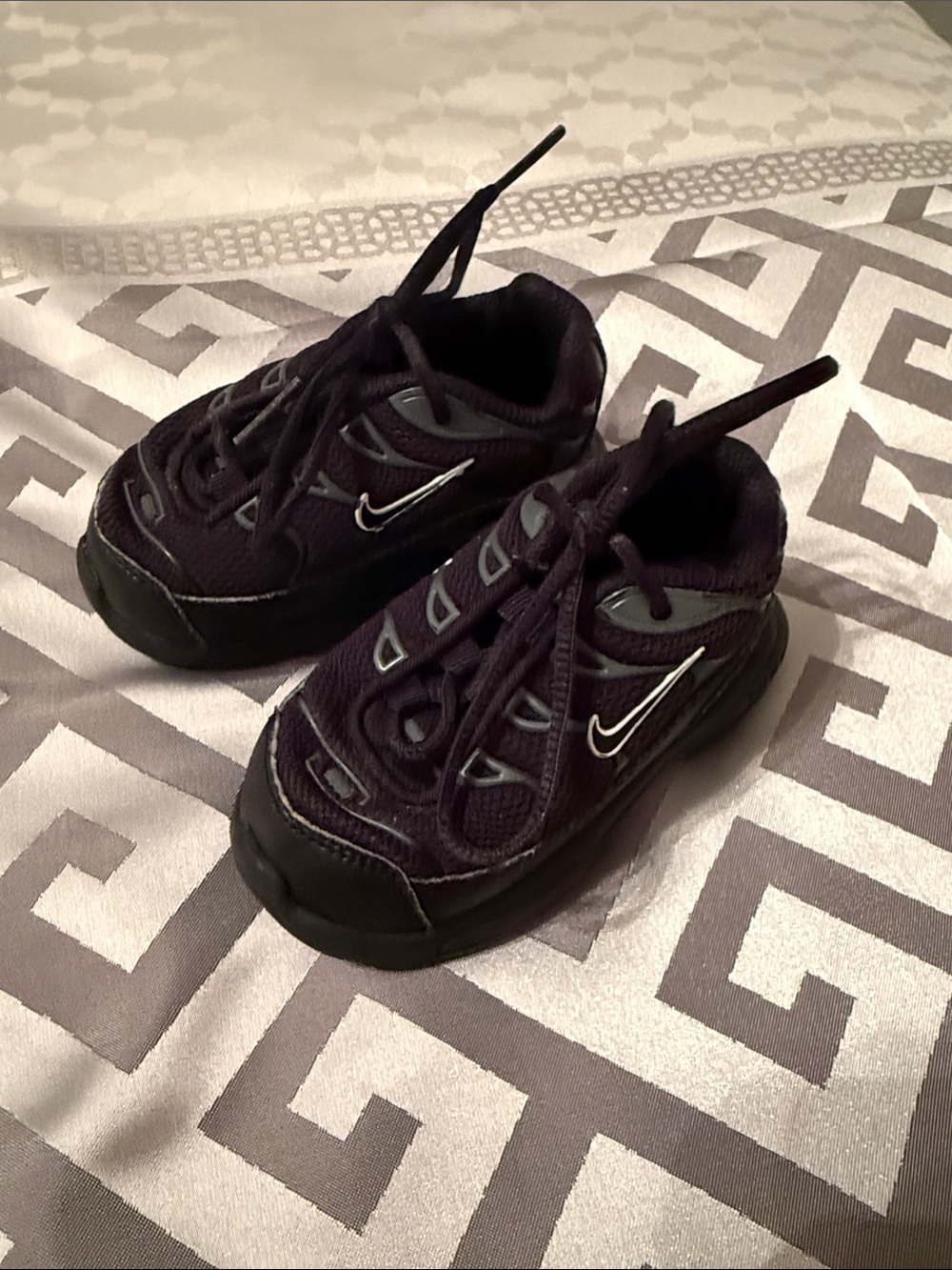 Nike Kids Black and grey Sneakers
